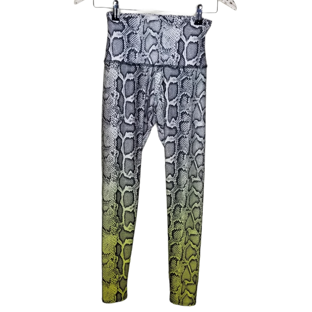 Onzie: Ombre Snake Printed 3/4 Leggings